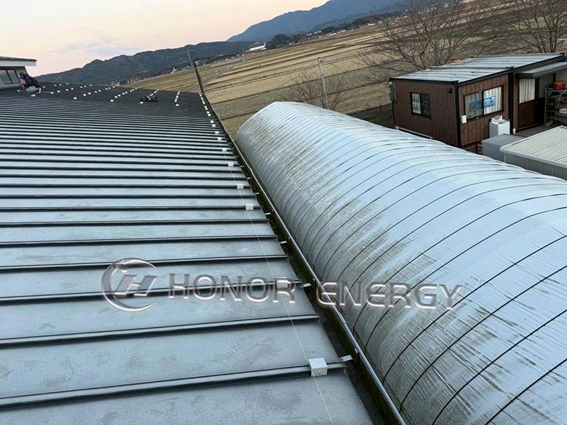 Хомути металевої покрівлі зі стоячим фальцем встановлені та готові